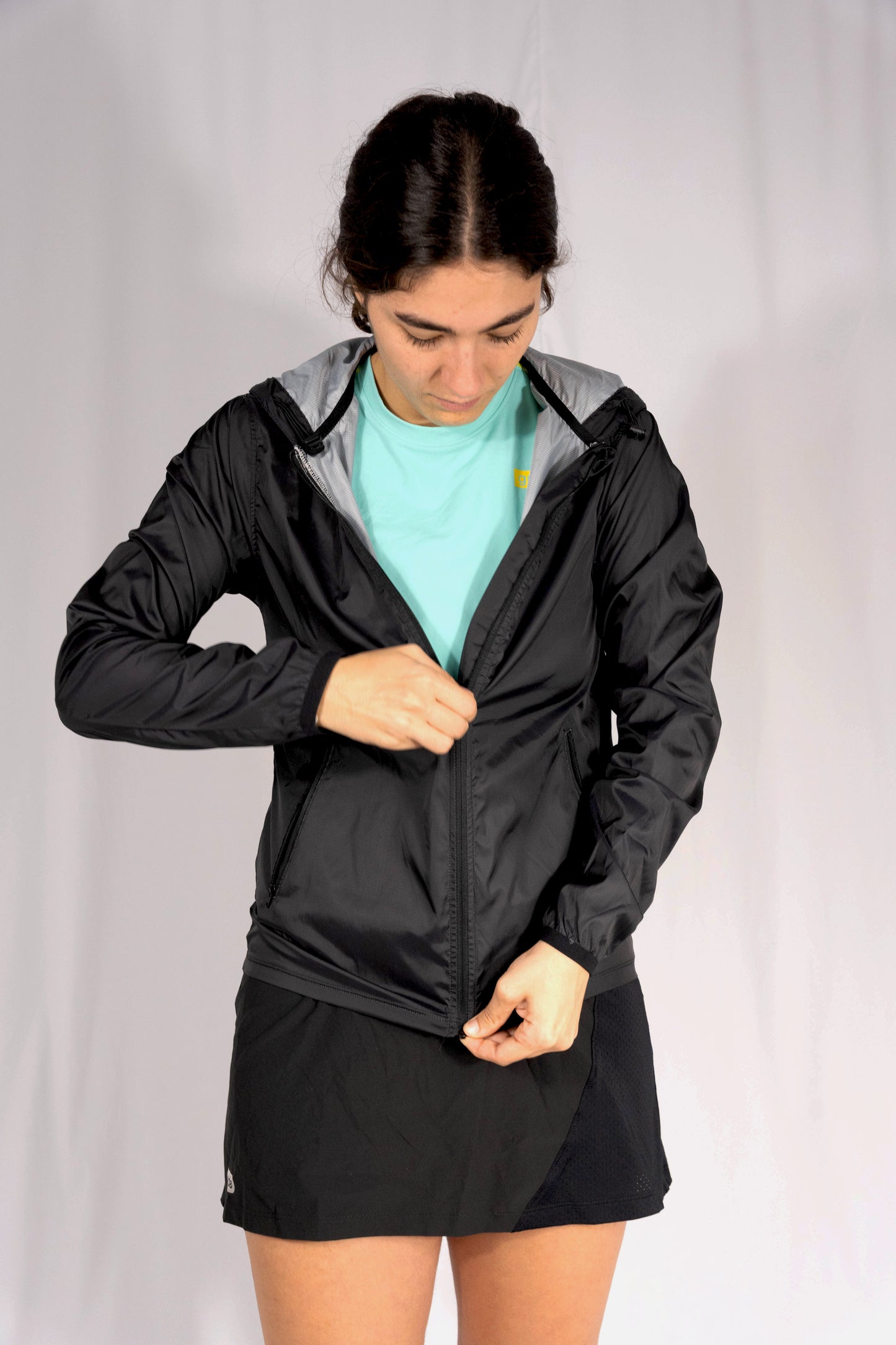 Rompevientos deportivo con gorro fit holgado