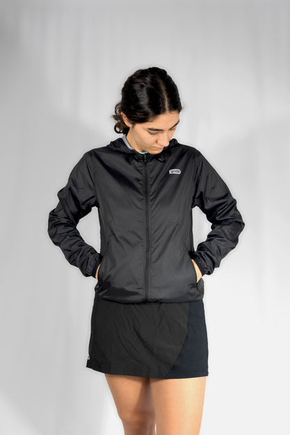 Rompevientos deportivo con gorro fit holgado