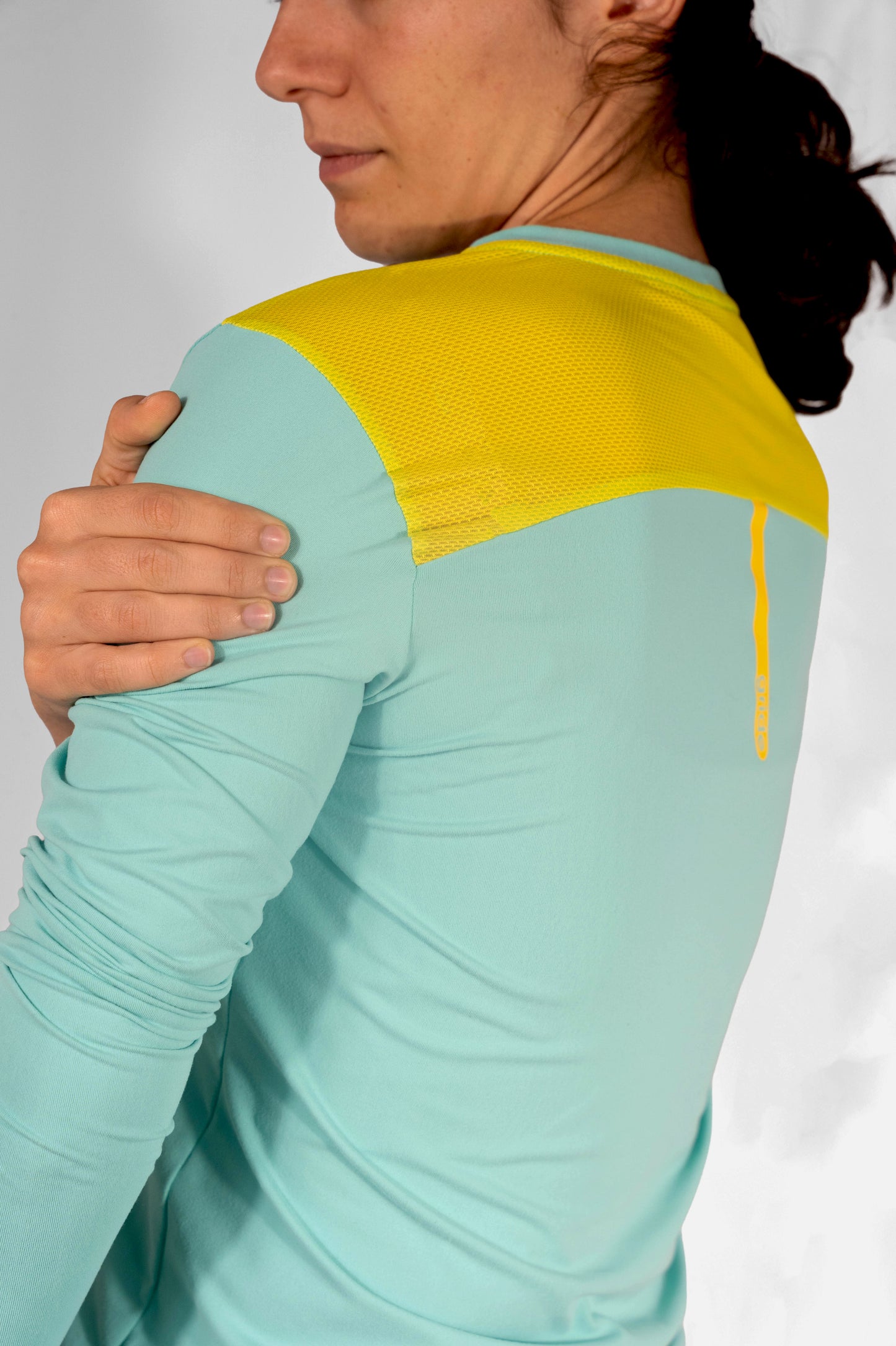 Playera deportiva de manga larga Aqua