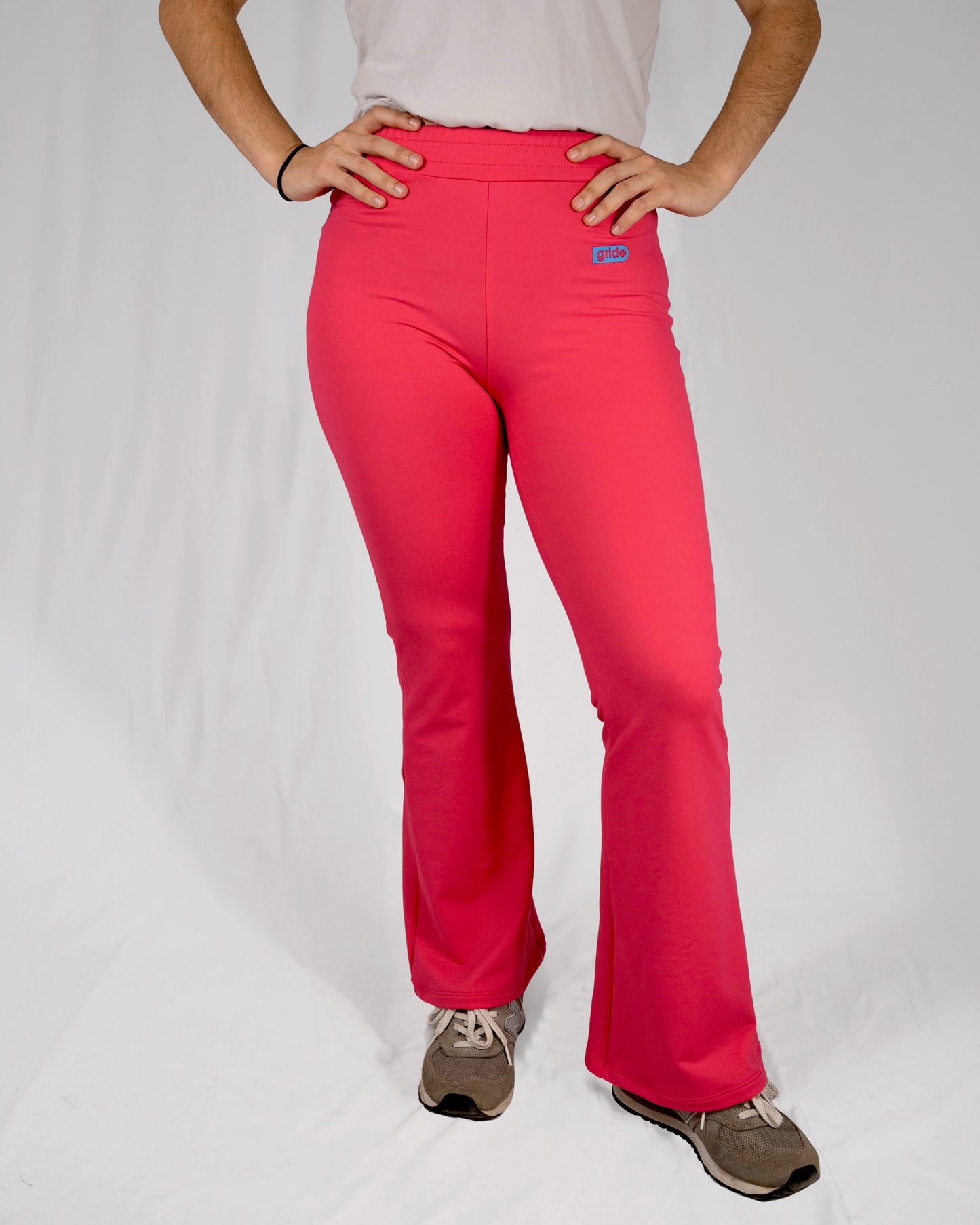 Pants deportivos acampanados Rosa