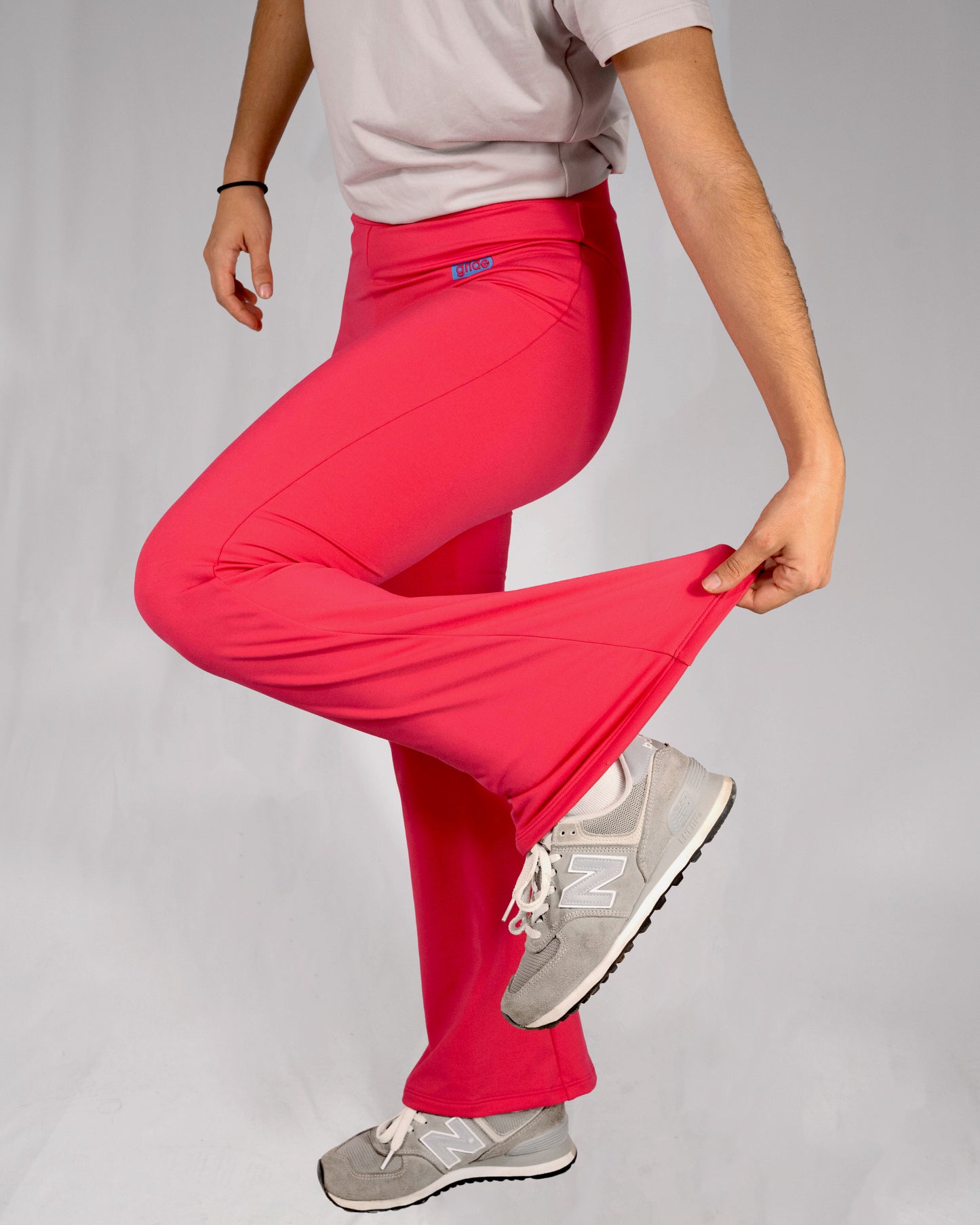 Pants deportivos acampanados Rosa