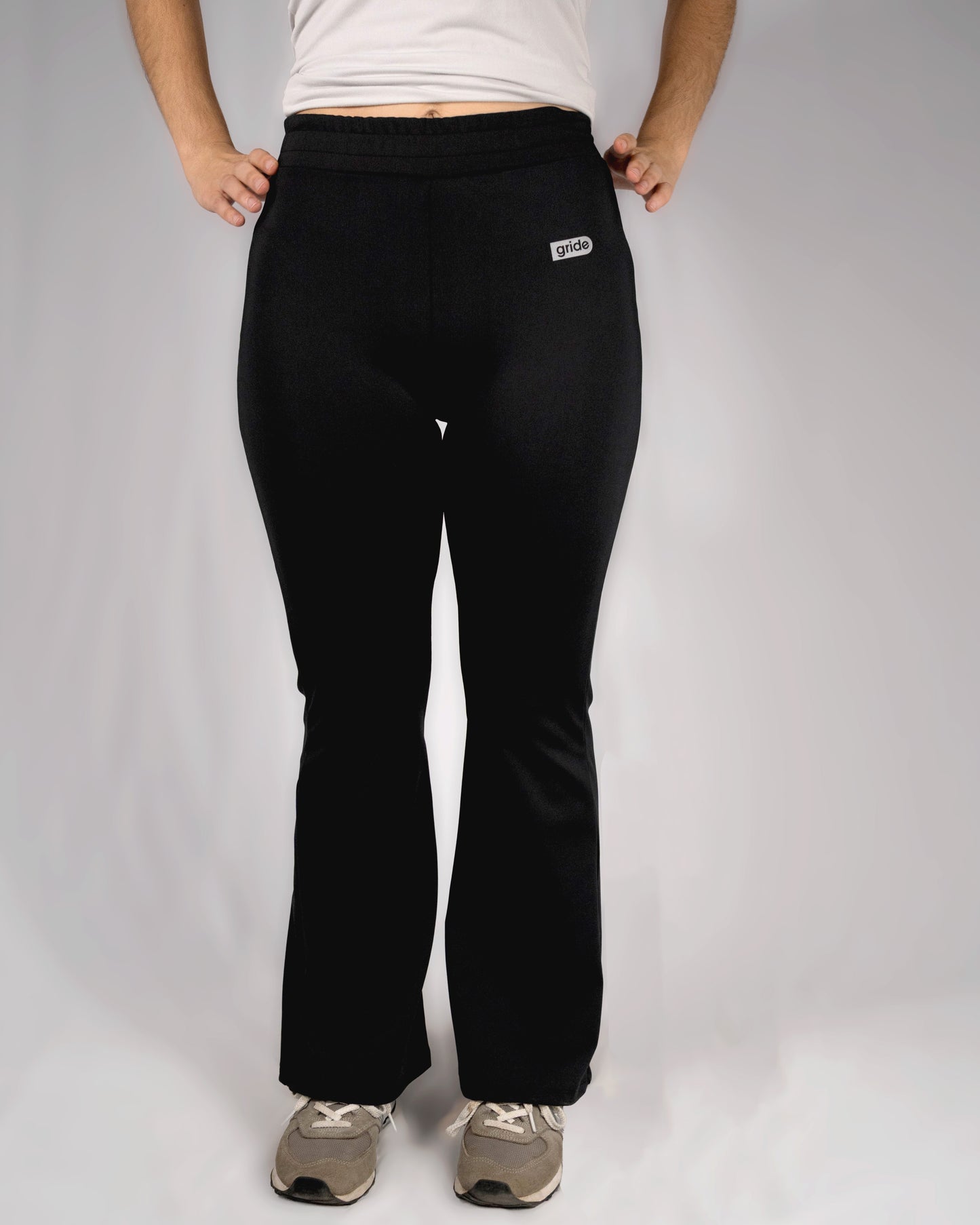 Pants deportivos acampanados Negro