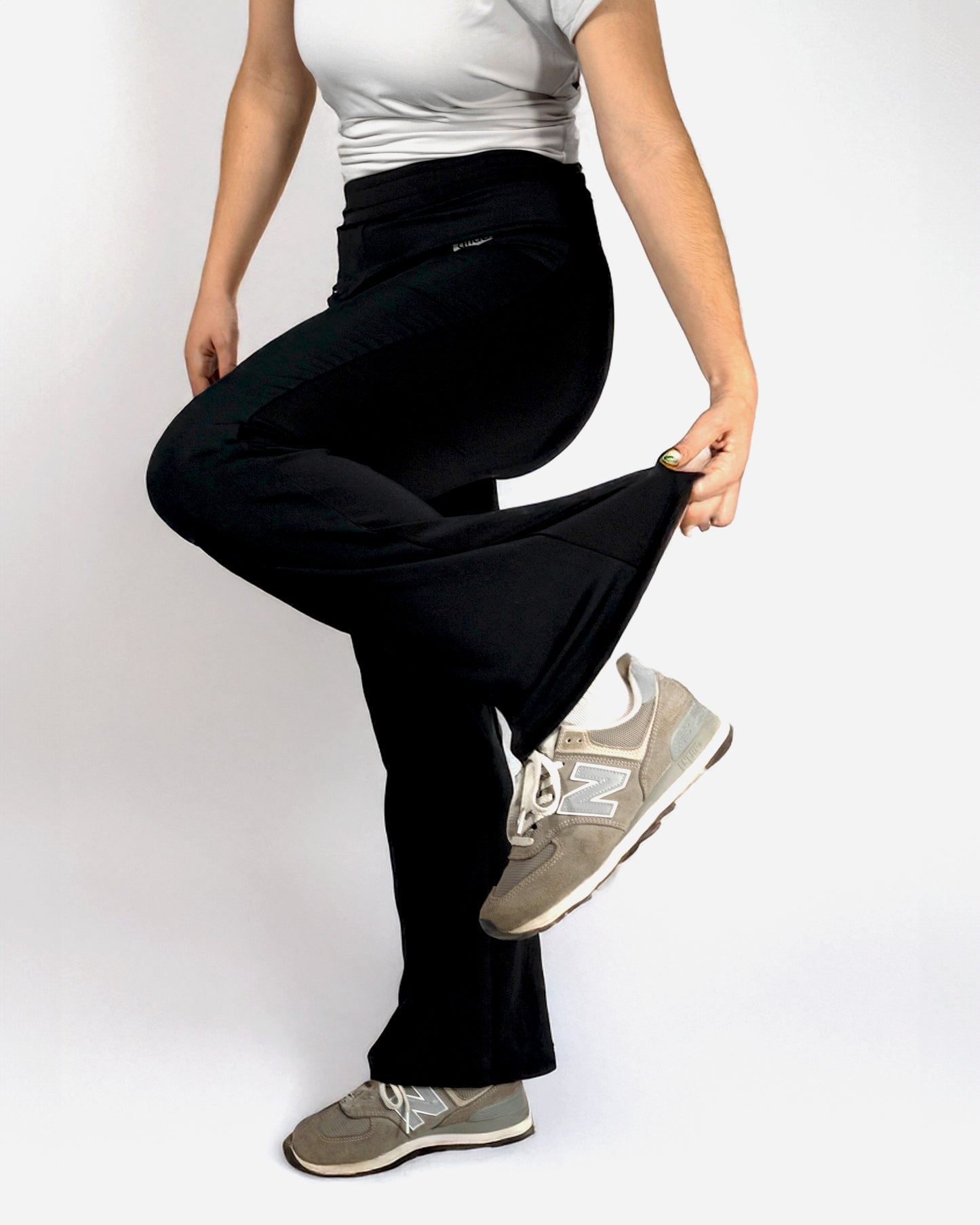 Pants deportivos acampanados Negro