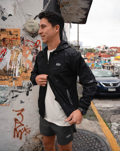 Rompevientos deportivo camuflaje negro con gorro