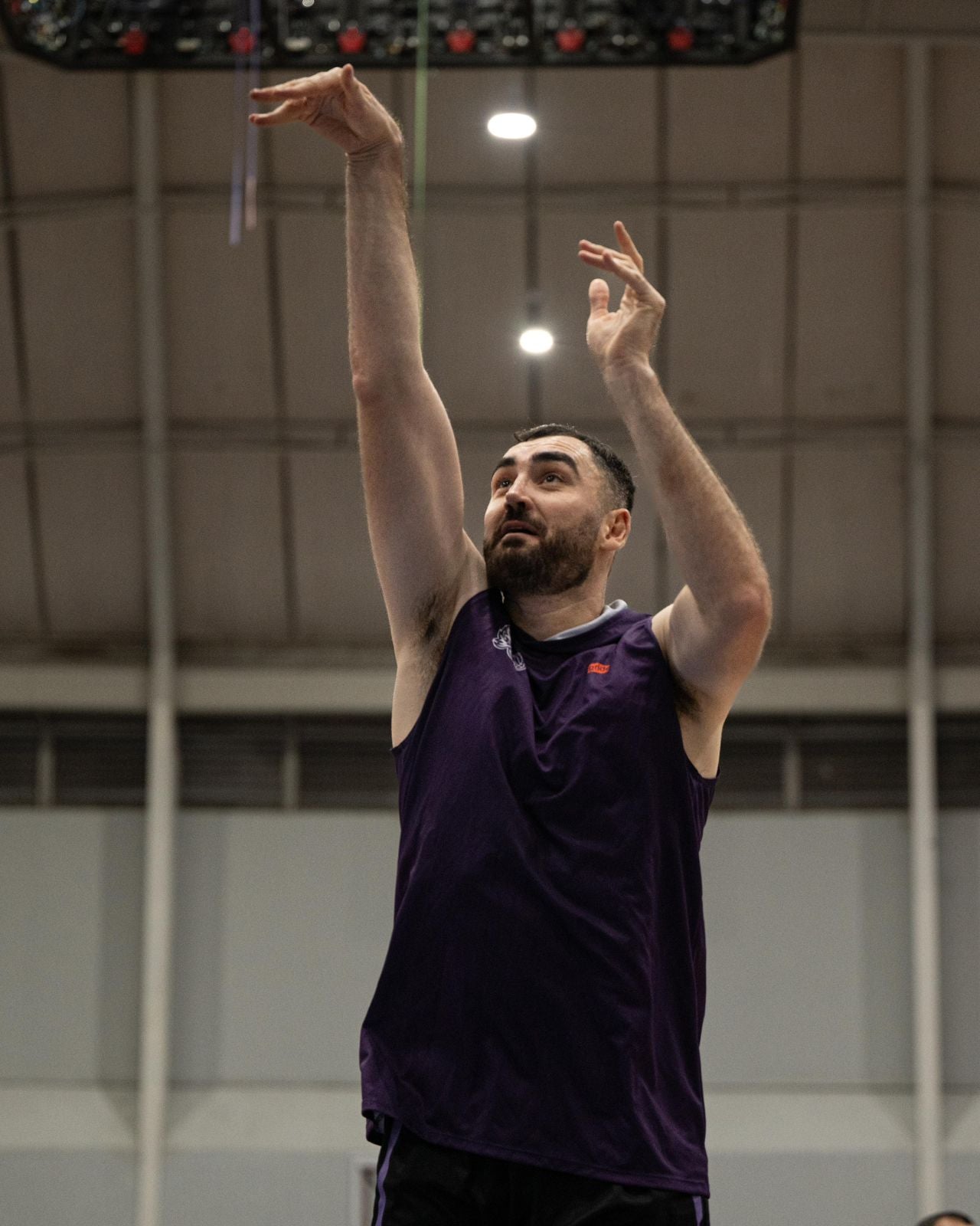 Halcones Playera Sisada con gorro